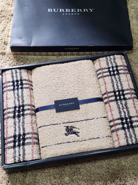 burberry towel set.